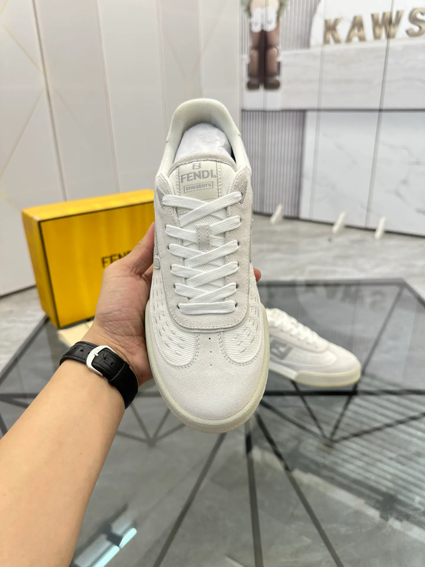 Selling men's shoes 💰: 💰P620¥ Top quality Product trademark: Fendi* "Fendi*" low-top casual shoes Regular size: 35-44 (can be customized to 38.45.46) Product material: imported first-layer nubuck leather upper, breathable lining, original outsole. No.:H208